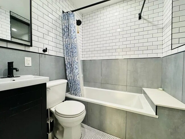 Foto del edificio - Furnished room/NOT APARTMENT