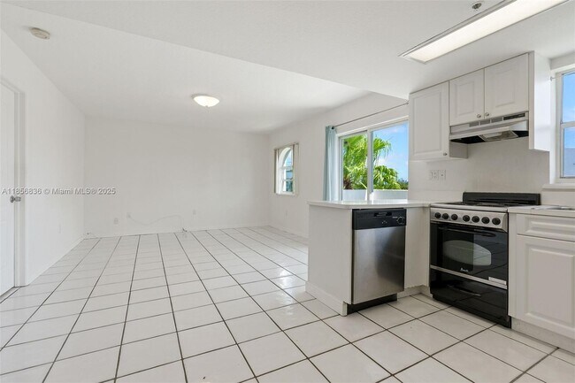 Foto del edificio - 3052 SW 27th Ave