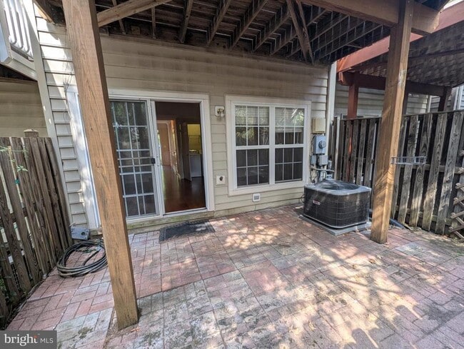Building Photo - 11465 Log Ridge Dr