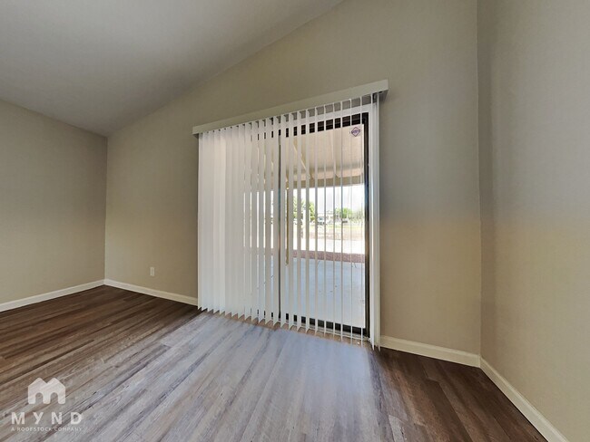Building Photo - 4816 W Sierra Vista Dr