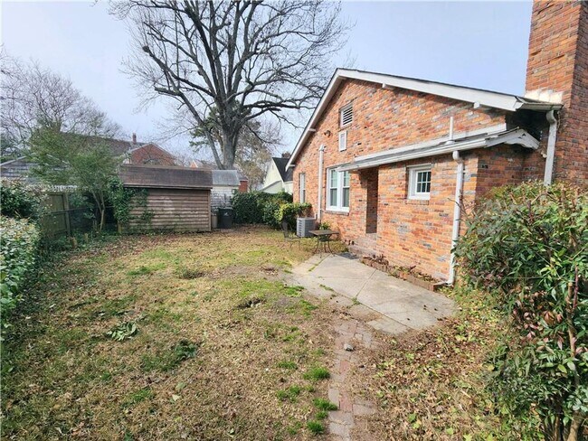 Foto del edificio - Gorgeous Gem on Corner Lot in Ghent!