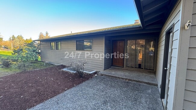 Foto del edificio - 3 BD I 3.5 BA Home - Separate Living Areas