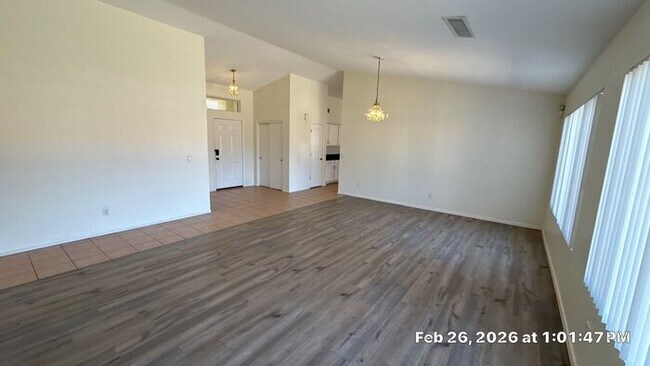 Building Photo - 1910 E Vineyard Rd