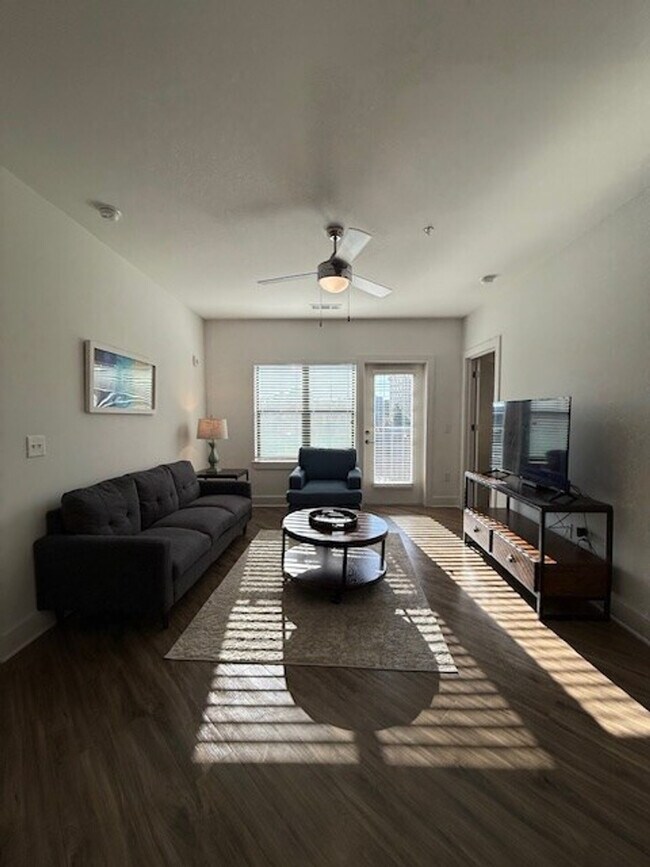 Building Photo - 1404 Lincoln Trace Cir