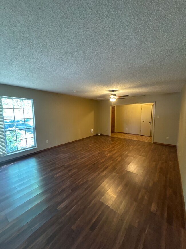 Building Photo - WICKLOW DRIVE DUPLEX