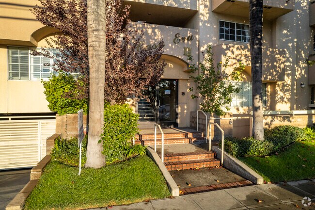 Building Photo - 333 W Alameda Ave