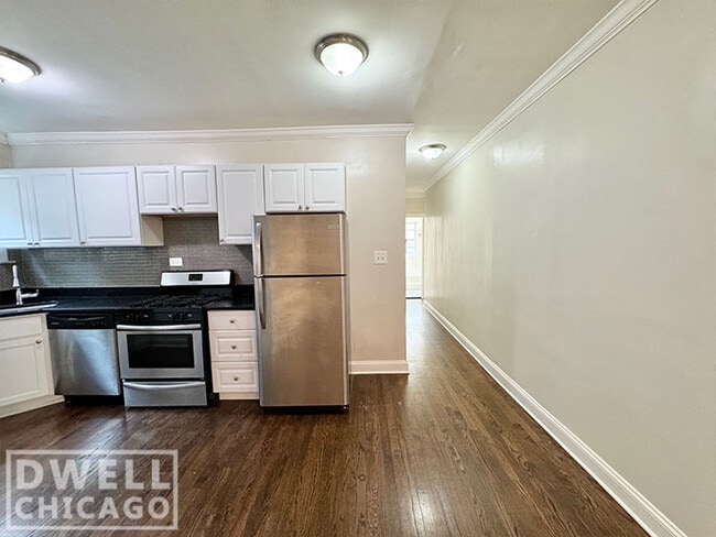 Building Photo - 3820 N Greenview Ave