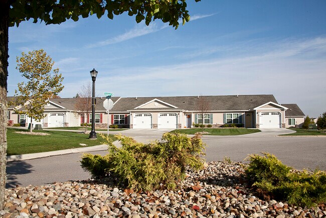 Entorno de barrio encantador - Redwood Cuyahoga Falls