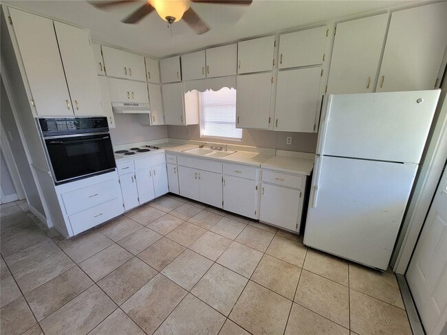 Photo - MOVE IN SPECIAL- Charming 1/1 Duplex in St... House