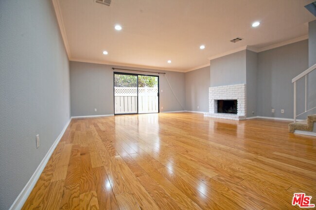 Foto del edificio - 4365 McLaughlin Ave