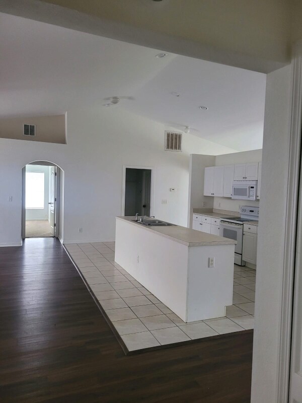 Foto del edificio - 2813 34th St W