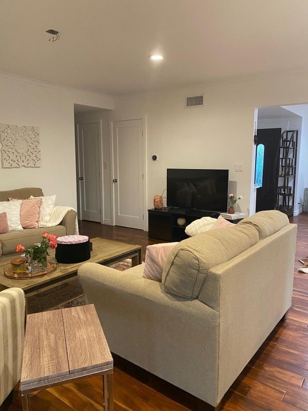 Foto del edificio - 22213 Bassett St