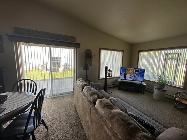 Foto del edificio - 315 Crestview Ln