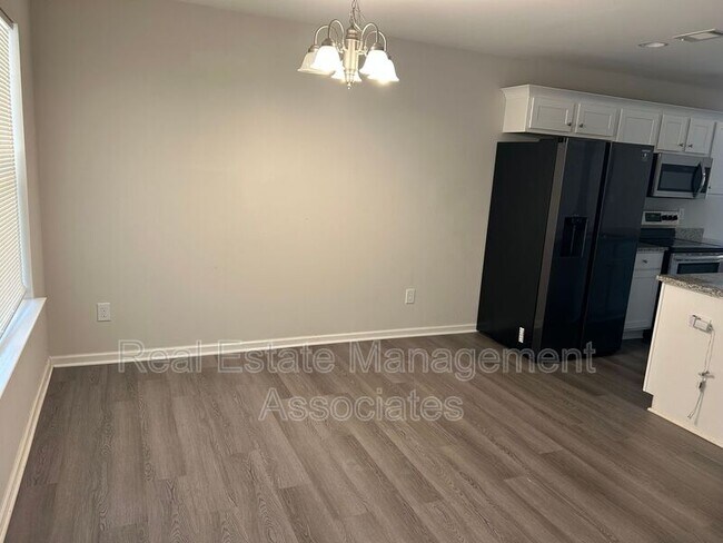 Foto del edificio - 156 Meadowbrooke Dr