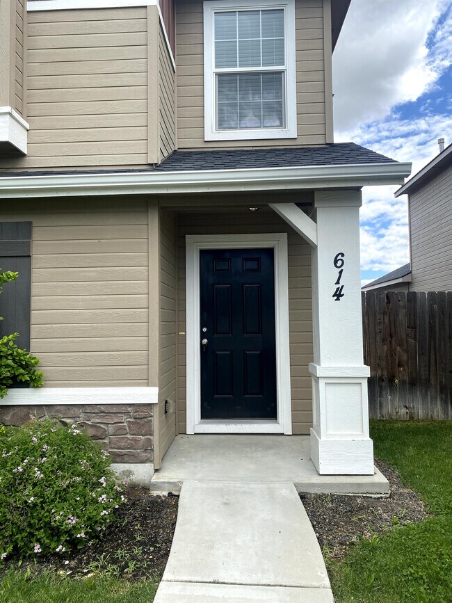 Building Photo - 614 N Carisbrooke Ave