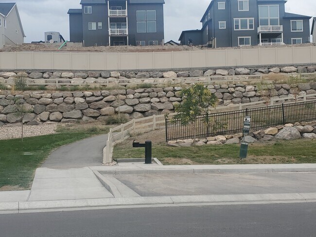 Building Photo - 1761 W Terra Vista Dr