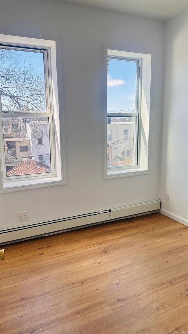 Foto del edificio - 348 Eldert Ln