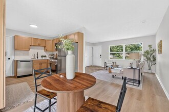 Building Photo - 2491 Brocton Ct
