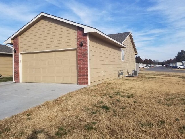 Building Photo - 1062 E Karla Ct