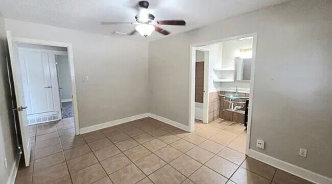 Building Photo - 7 E Mountain Ln