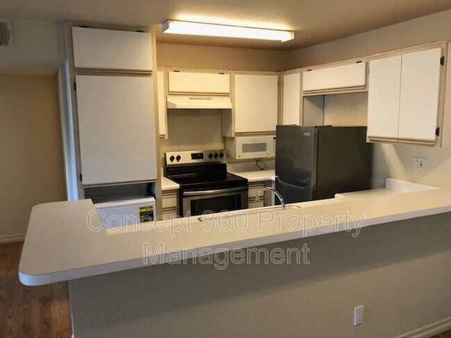Foto del edificio - 15000 Downey Ave