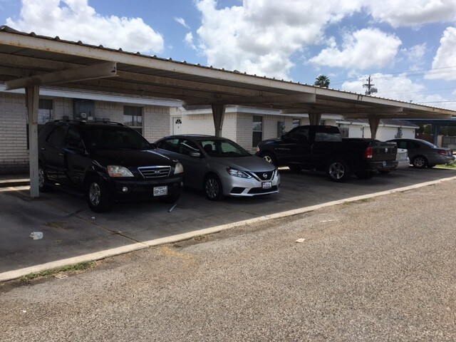 Foto del edificio - 807 N Cross Ln