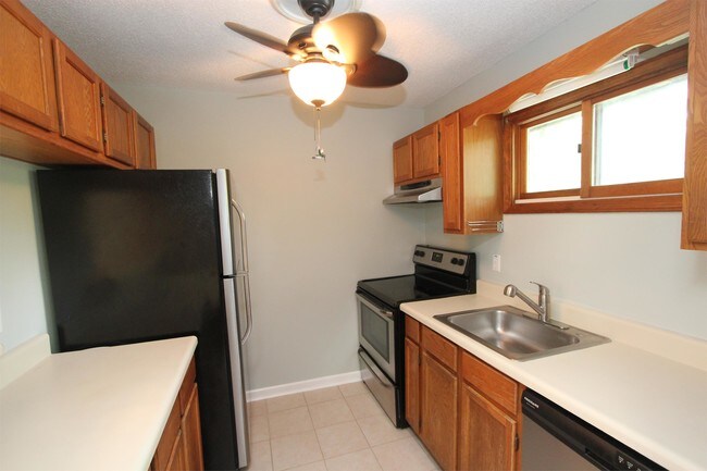 Building Photo - 2604 Fairway Oaks