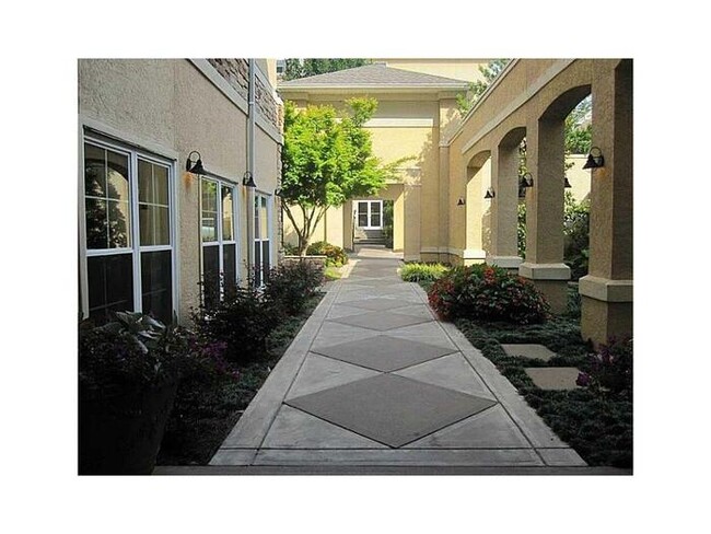 Building Photo - Brookhaven Condo
