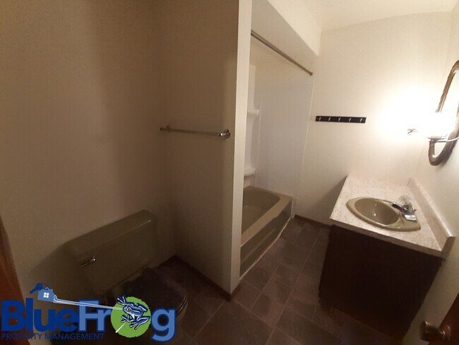 Foto del edificio - 1014-1014 E Airport Rd