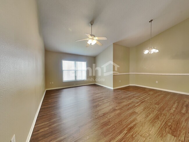 Foto del edificio - 27501 Sky Lake Cir