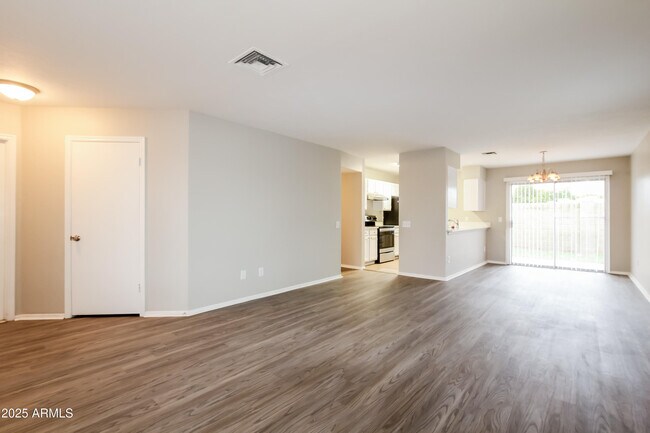 Foto del edificio - 3320 W Ross Ave