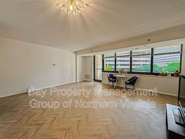 Building Photo - 1805 Crystal Dr