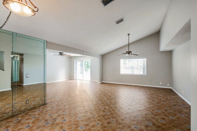 Foto del edificio - 4066 NW 1st Pl