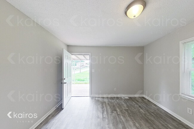 Foto del edificio - 4171 Forest Point Dr