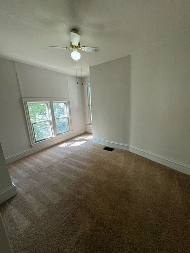 Foto del edificio - 2329 S Harrison St