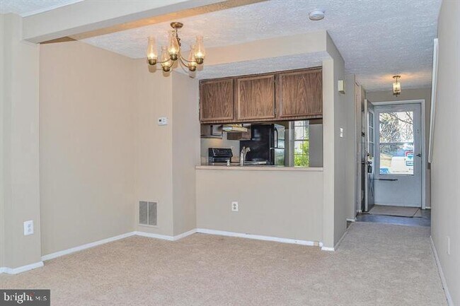 Building Photo - 8441 Lazy Creek Ct