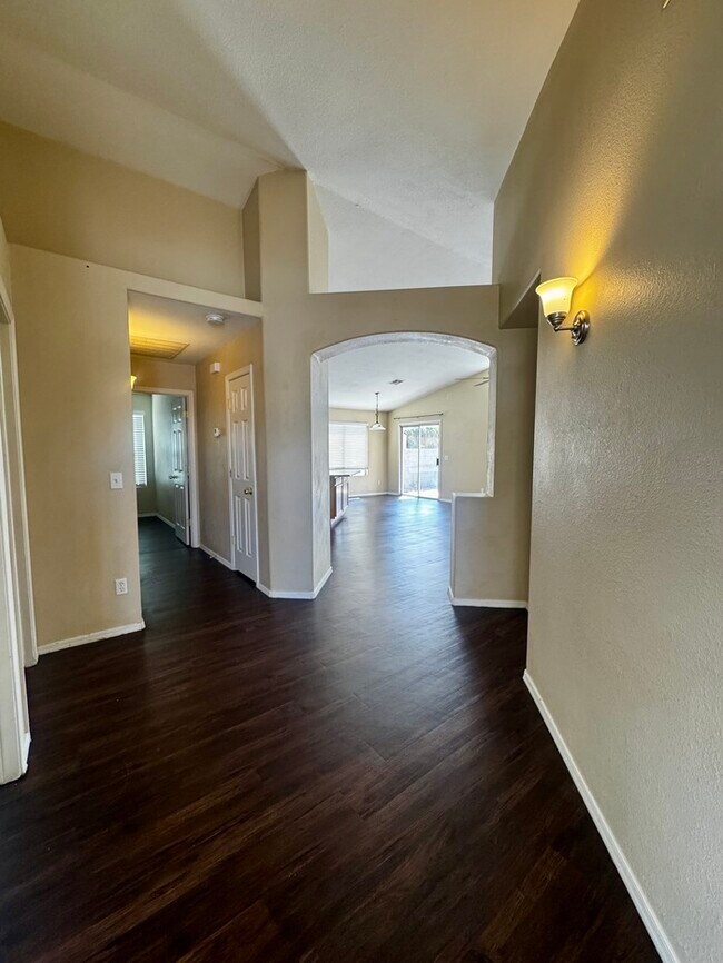 Foto del edificio - FOR RENT