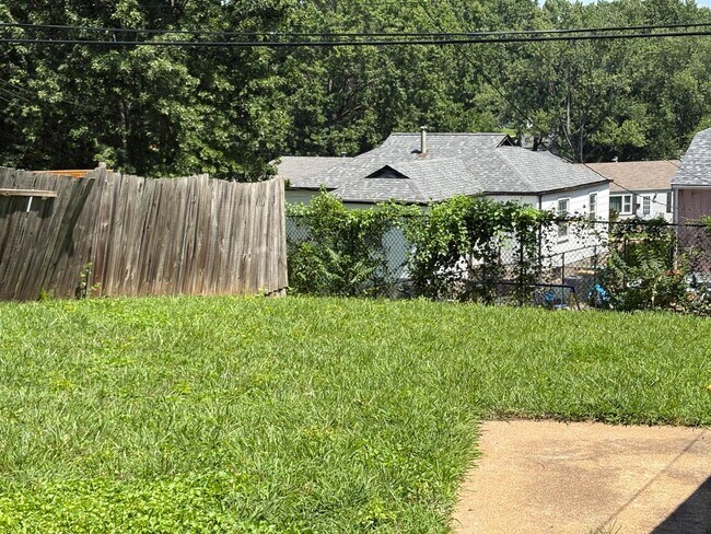 Building Photo - 7861 Madison Dr