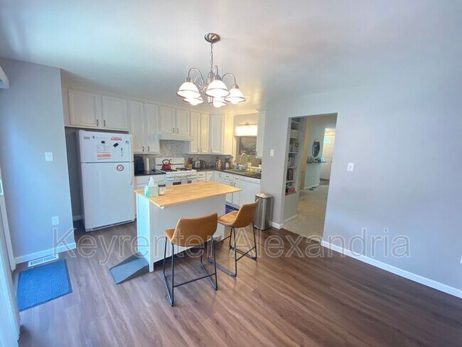 Foto del edificio - 7574 Blanford Ct