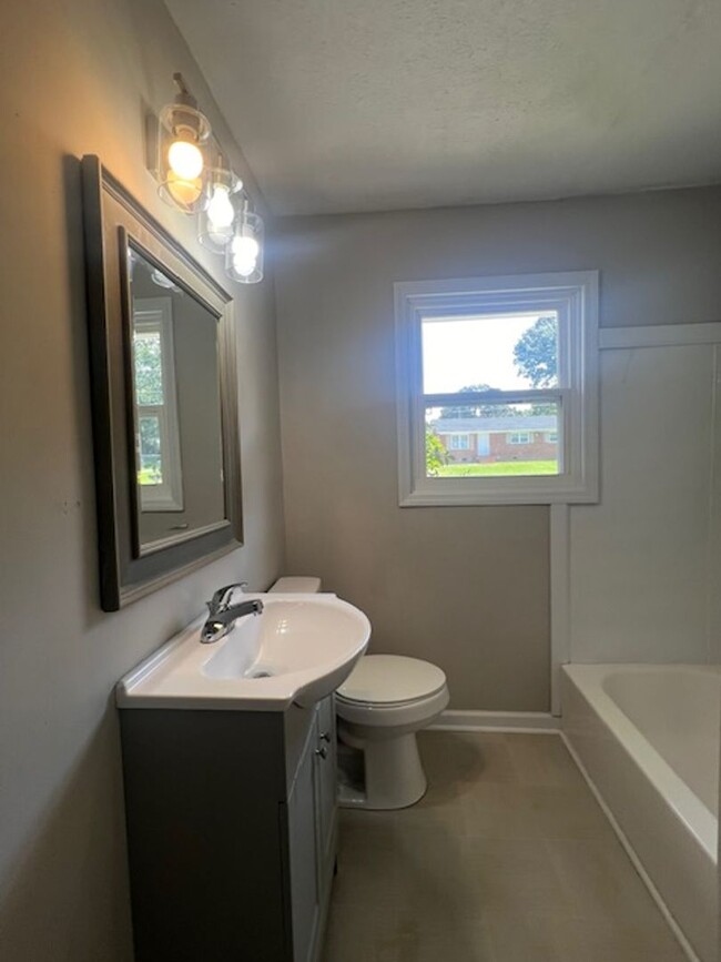 Foto del edificio - 4945 Fieldcrest Dr