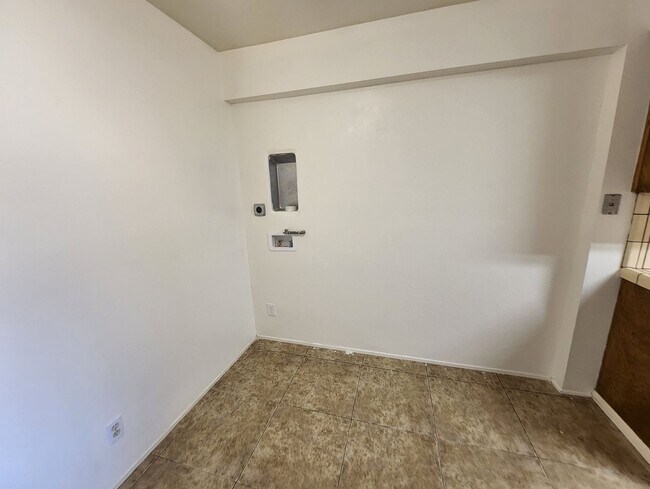 Building Photo - 3516 Argent St., Bakerfield, CA 93304