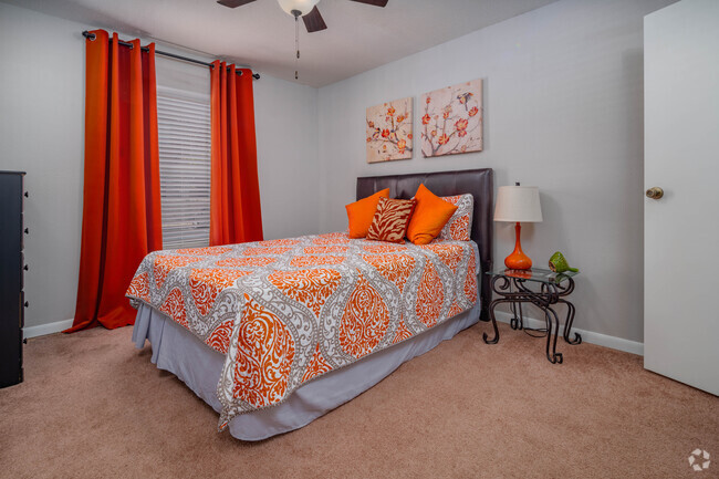 2 habitaciones, 2 baños, 838 pies cuadrados, dormitorio 1 - Oaks of Northgate Apartment Homes