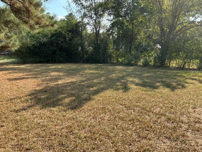 Foto del edificio - 3656 Surrey Ln