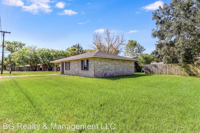 Building Photo - 3 br, 1 bath House - 1702 N 3rd Street