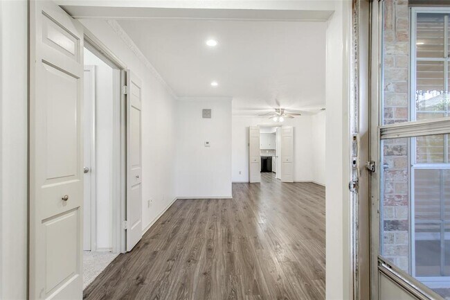 Building Photo - 8223 Lullwater Dr