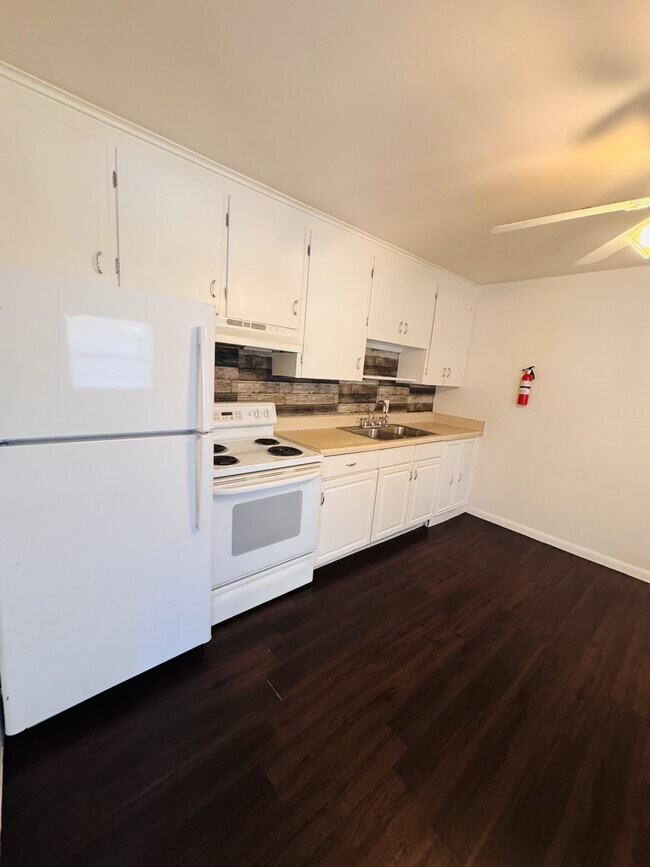 Foto del edificio - 2075 Howell Branch Rd