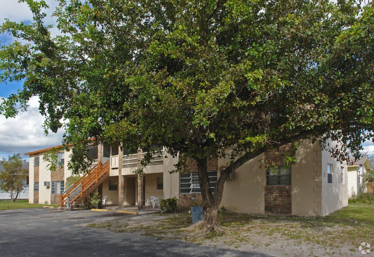 Building Photo - 2635 20th Ave