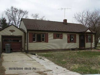 Building Photo - Great Location - 3 Bedrooms