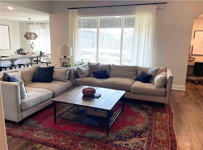 Foto del edificio - 6035 W Transit St