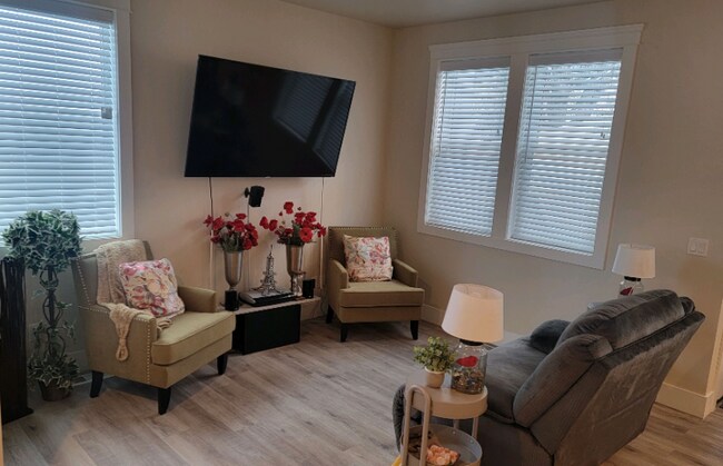 Foto del edificio - 1550 N Western Ave